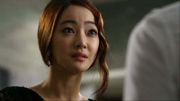 Đang ăn cơm nhà bạn trai ngày ra mắt, người lạ lao đến tát tôi cái trời giáng, cả nhà anh hốt hoảng-1