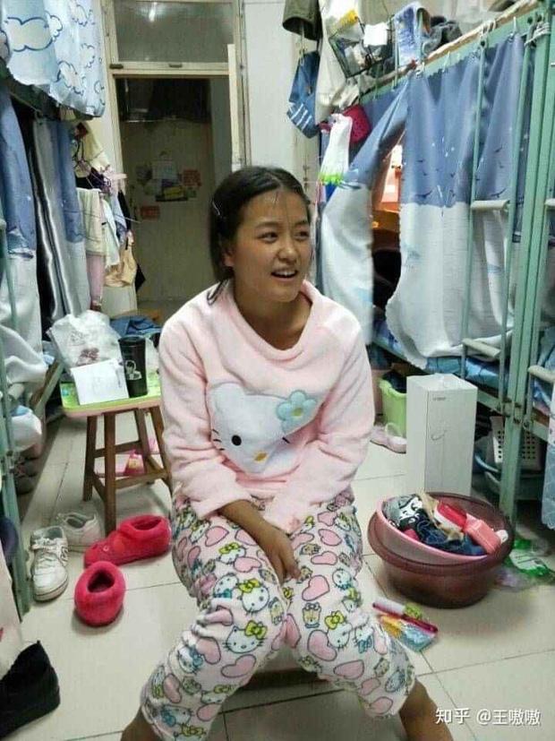 Con gái 2 mặt lúc ở nhà với khi đi ra đường? Chưa hết, họ còn biến hóa khôn lường hơn nhiều!-5