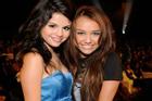 Sau nhiều năm 'cạch mặt', cặp công chúa Disney Selena Gomez và Miley Cyrus hàn gắn mối quan hệ