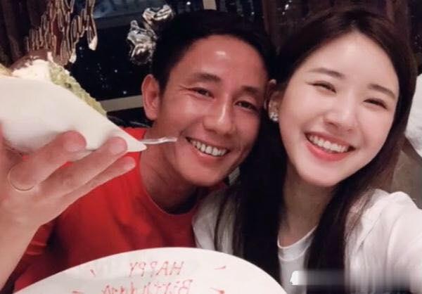 Cha đẻ mỹ nhân Phượng Tù Hoàng điển trai ngỡ ngàng, bị nhầm là người yêu của con gái-5