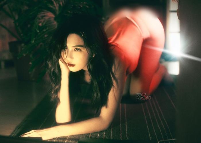 Ngọc Trinh nghiện cởi trần, dùng tay che hờ điểm nhạy cảm-5