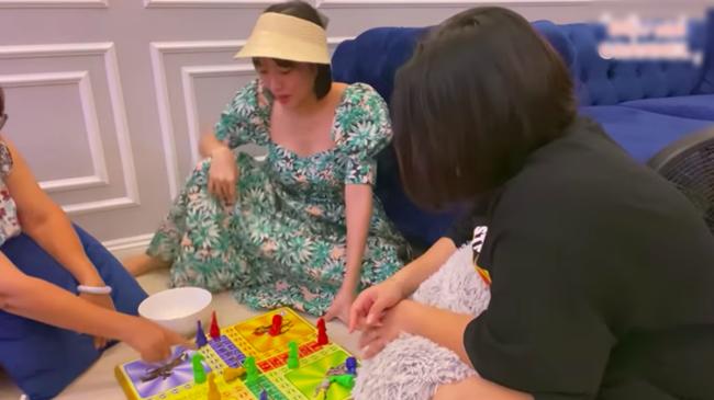 Ở nhà mùa COVID-19: Hết phá hits Vpop, Diệu Nhi thay chục bộ đồ để cover nhạc ngoại-6