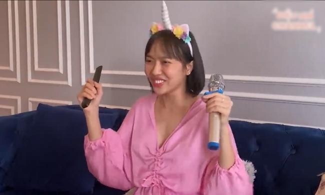 Ở nhà mùa COVID-19: Hết phá hits Vpop, Diệu Nhi thay chục bộ đồ để cover nhạc ngoại-3