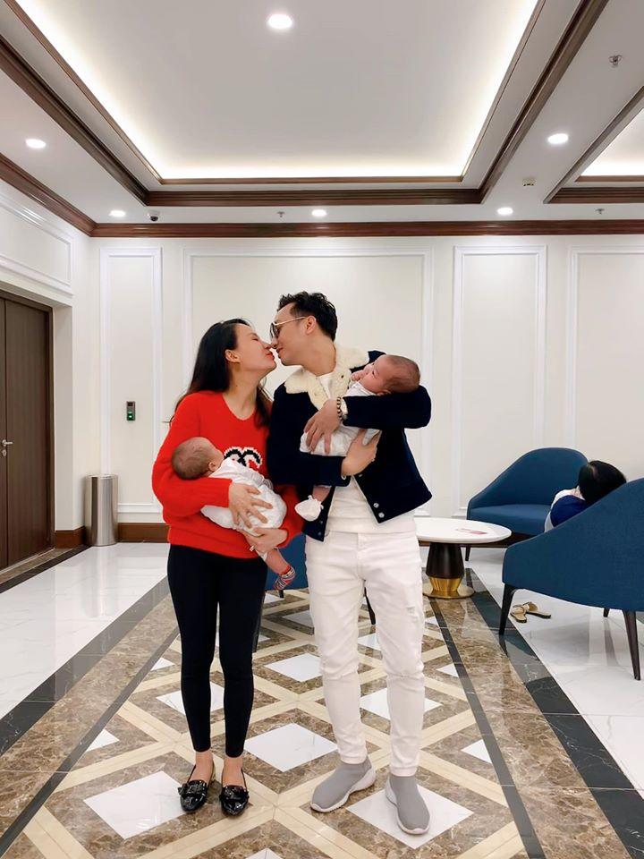 MC Thành Trung một nách hai con khiến dân mạng vừa cười vừa thương-4