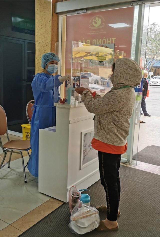 63 y bác sĩ Bệnh viện Phụ sản Hà Nội phải cách ly vì tiếp xúc với bệnh nhân 243-2