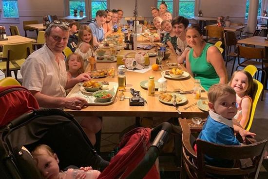 Gia đình đông con nhất nước Anh chào đón thành viên thứ 22