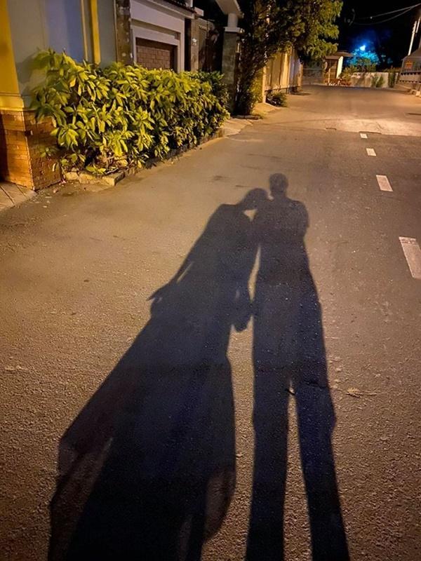 Vân Hugo hiếm hoi đăng ảnh hạnh phúc bên bạn trai hiện tại-2