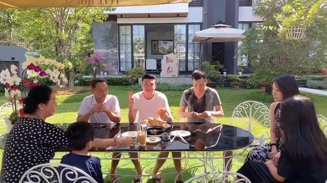 Cuộc sống sang chảnh của Quốc Trường trong biệt thự 25 tỷ tại Cần Thơ-9