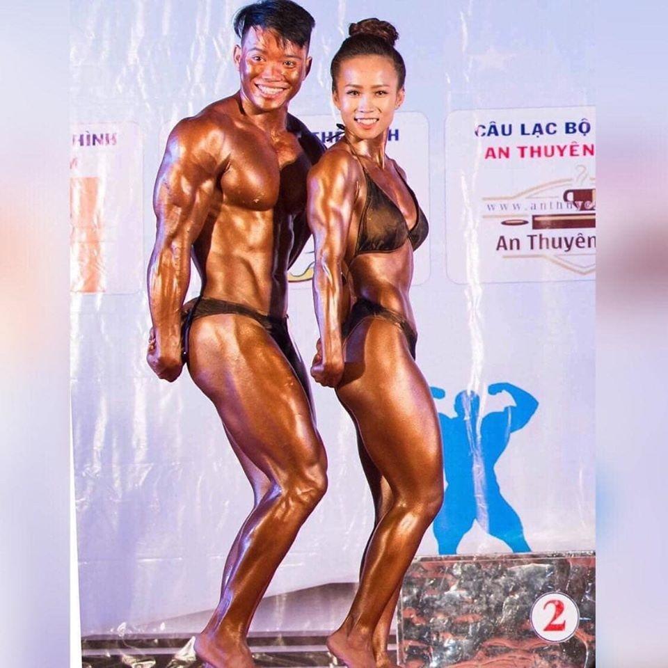 Đi tập gym vì bạn bè rủ quá nhiều, 9X lấy được chồng điển trai và cùng nhau cuỗm hết huy chương ở các giải đấu thể hình-1