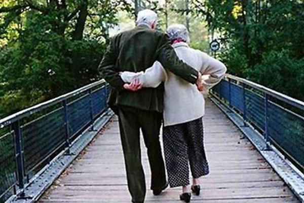 Chia tay đòi quà phiên bản bô lão: Cụ bà mất vàng, cụ ông đòi được nhà-1