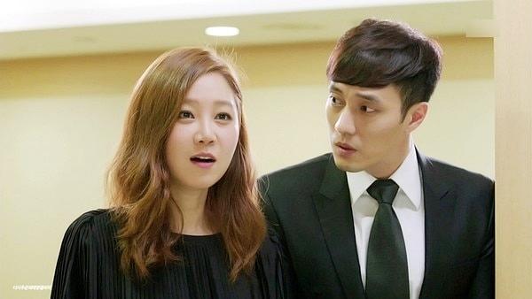 So Ji Sub và Gong Hyo Jin trong bộ phim kinh dị hài lãng mạn “Mặt trời của chàng Joo”.