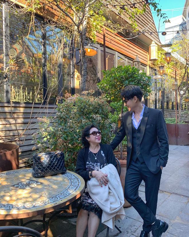 Nhan sắc nổi bật như em gái Ông Cao Thắng cũng phải lép vế khi đứng cạnh mẹ-1