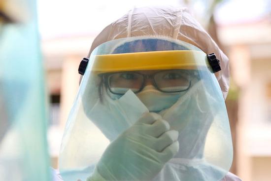 Hai quyết định chưa từng có tiền lệ trong một tháng chống Covid-19