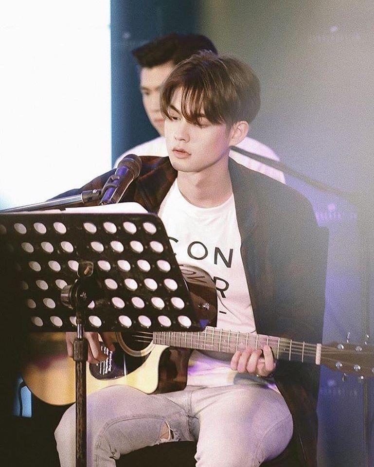 Hotboy đam mỹ Bright Vachirawit khoe giọng ngọt khi cover Eye, Nose, Lips của Taeyang-1