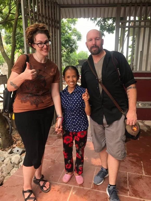 Bà Tân Vlog tập tành chơi Facebook, nhan sắc con gái út chiếm sóng của mẹ nhờ xinh đẹp-3