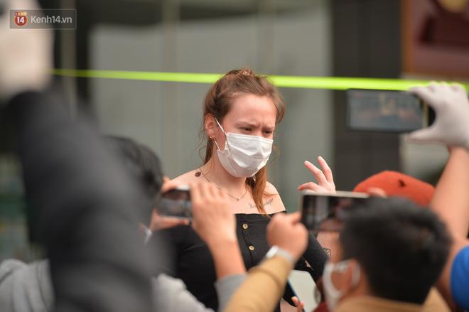 Nữ nhân viên Công ty Trường Sinh khỏi bệnh sau 10 ngày điều trị: Các con yên tâm không phải lo cho mẹ. Mẹ có công ty và Nhà nước lo-6