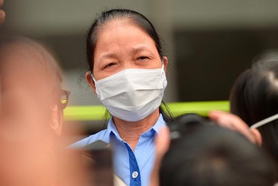 Nữ nhân viên Công ty Trường Sinh khỏi bệnh sau 10 ngày điều trị: 'Các con yên tâm không phải lo cho mẹ. Mẹ có công ty và Nhà nước lo'