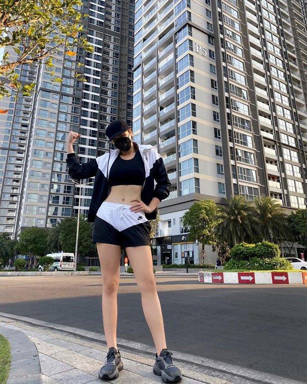 Hoa hậu thời dịch: Phạm Hương, HHen Niê tự làm nước detox, Đỗ Mỹ Linh diệt mụn tận gốc-17