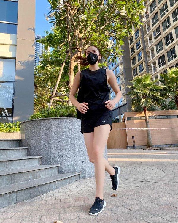 Hoa hậu thời dịch: Phạm Hương, HHen Niê tự làm nước detox, Đỗ Mỹ Linh diệt mụn tận gốc-18