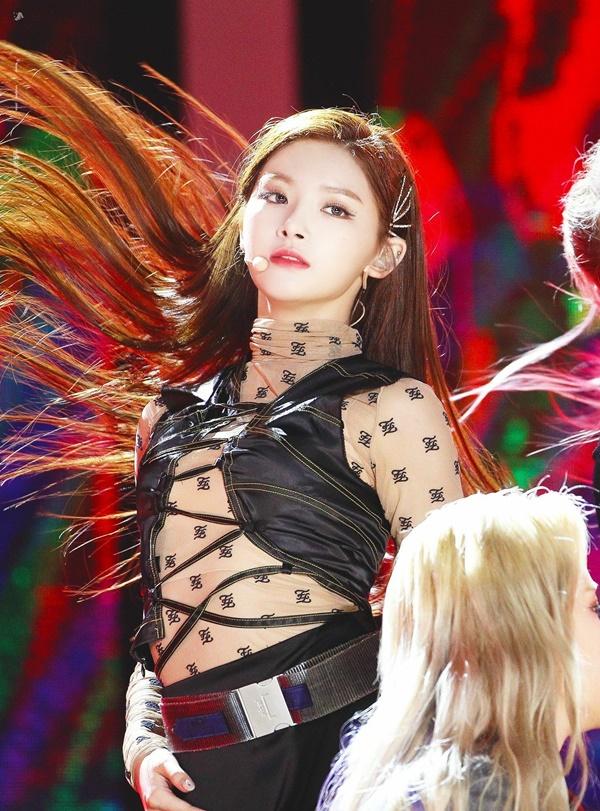 8 visual Kpop được ví Nữ thần sắc đẹp Freya tái sinh-4