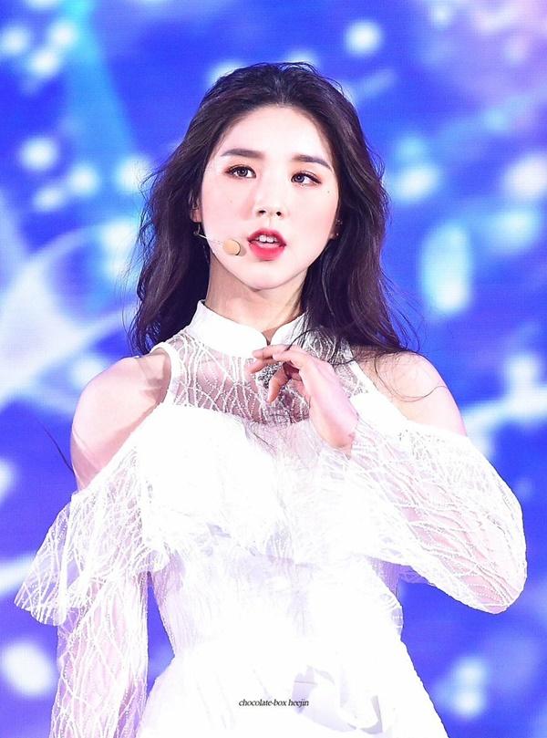 8 visual Kpop được ví Nữ thần sắc đẹp Freya tái sinh-10