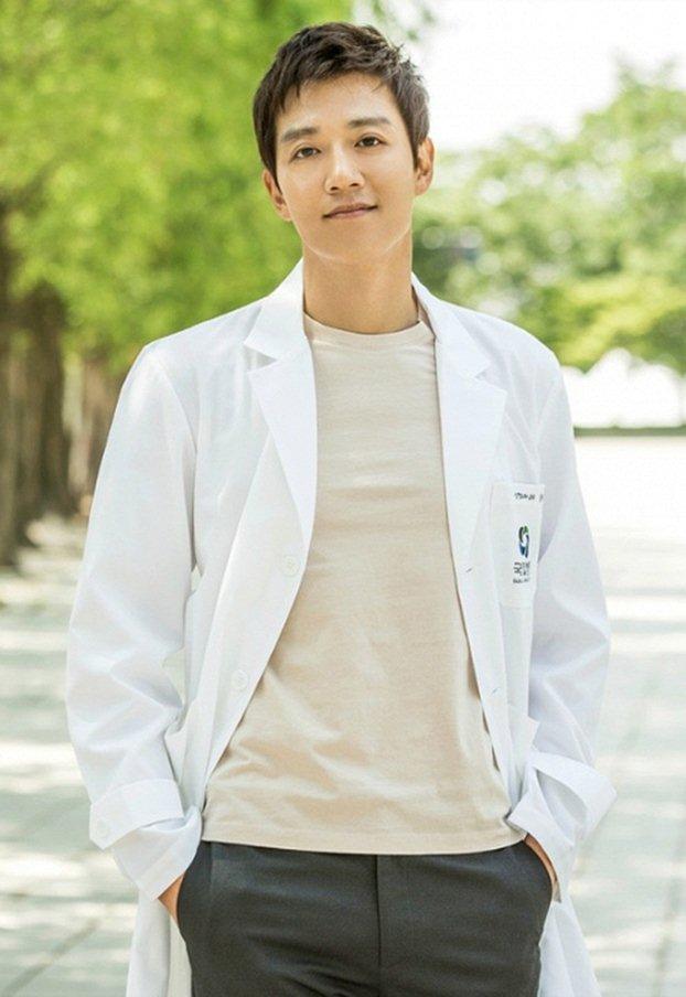 Kim Rae Won 39 tuổi, được yêu thích qua bộ phim 