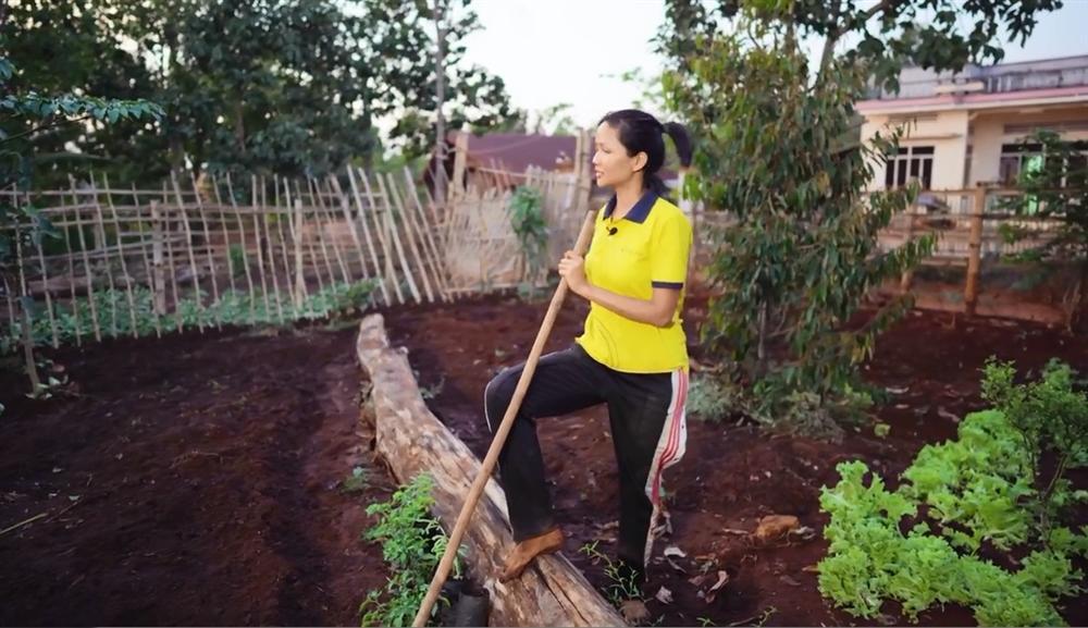 Khán giả quốc tế nói về cuộc sống của HHen Niê tại quê hương Đắk Lắk-10