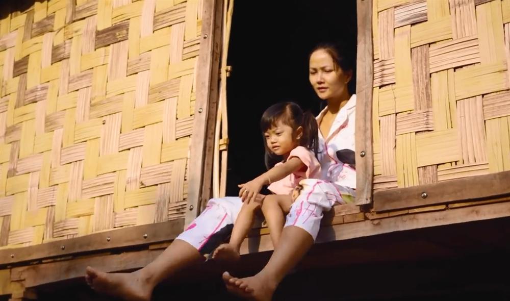 Khán giả quốc tế nói về cuộc sống của HHen Niê tại quê hương Đắk Lắk-5