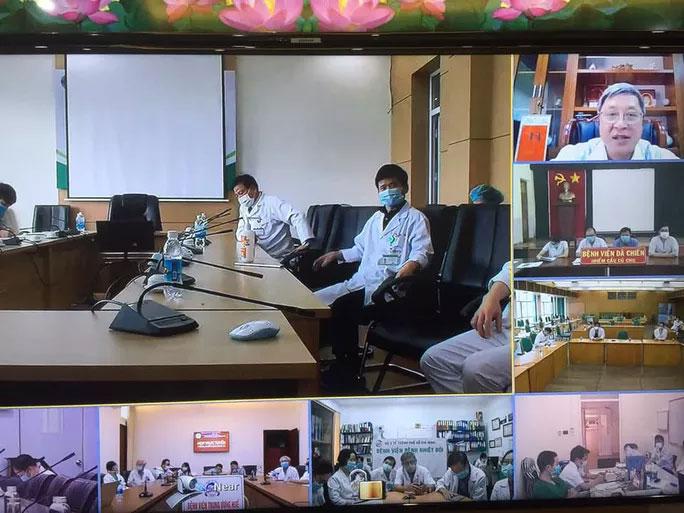 Phi công người Anh mắc Covid-19 diễn biến xấu, bị suy đa tạng, Bộ Y tế huy động toàn lực còn nước còn tát-1