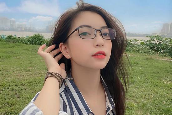 Nhật Lê quăng thính bất chấp, Quang Hải liên tục bị fans réo tên