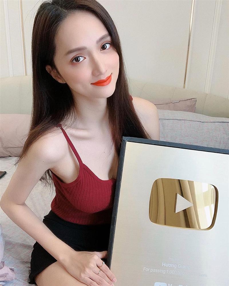 Mải khoe thành tích, hoa hậu Hương Giang nào hay lộ khuyết điểm không thể phẫu thuật-3