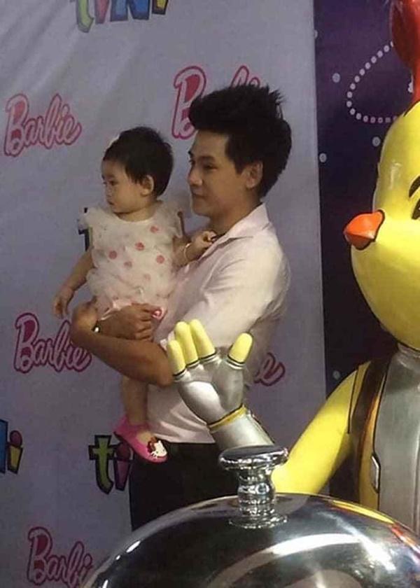 Cách xa con nửa vòng trái đất nhưng Phùng Ngọc Huy luôn cố gắng yêu con theo cách riêng-6