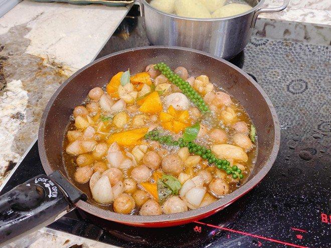 Đổi món mùa dịch, học ngay tuyệt chiêu món gà nghìn like của Thanh Thảo, vợ Đăng Khôi-13