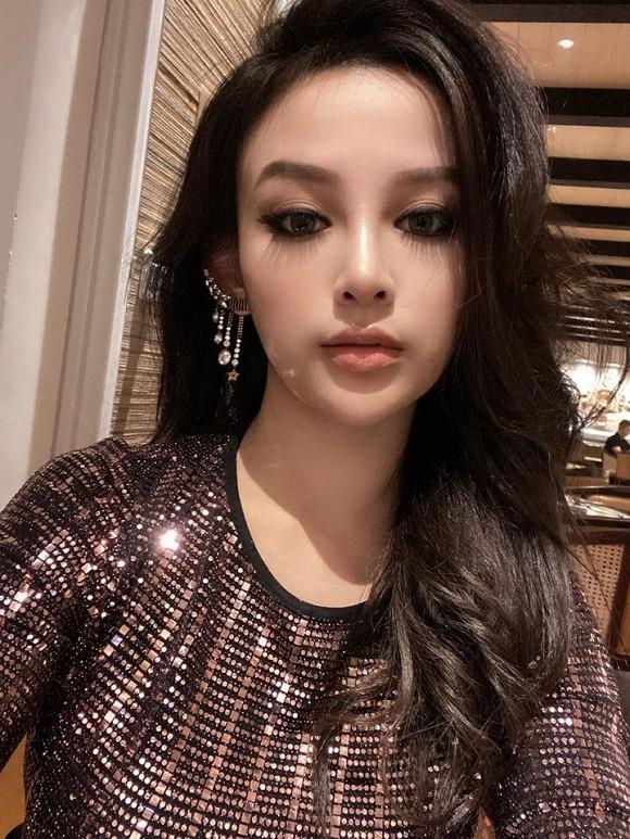 Phản ứng của Huyền Baby sau 2 ngày im lặng khi bị diễn viên nổi tiếng Thái Lan tố xài ảnh chùa-2