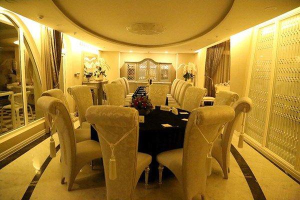 Nàng hậu ở biệt thự triệu đô: Người mở tiệc 200 khách, kẻ tậu nhà Mỹ vẫn thua Lan Khuê-7