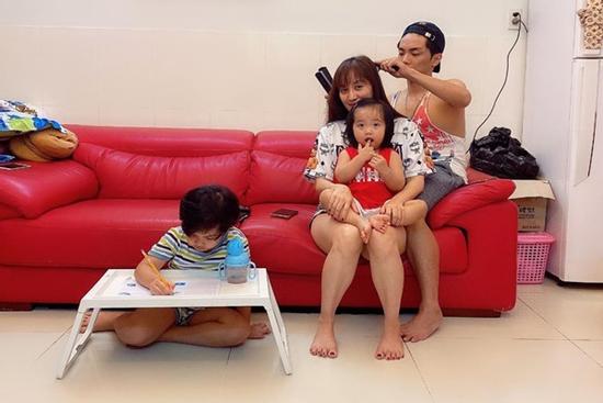 Hội chị em 'phát hờn' khi chứng kiến Phan Hiển làm tóc cho Khánh Thi