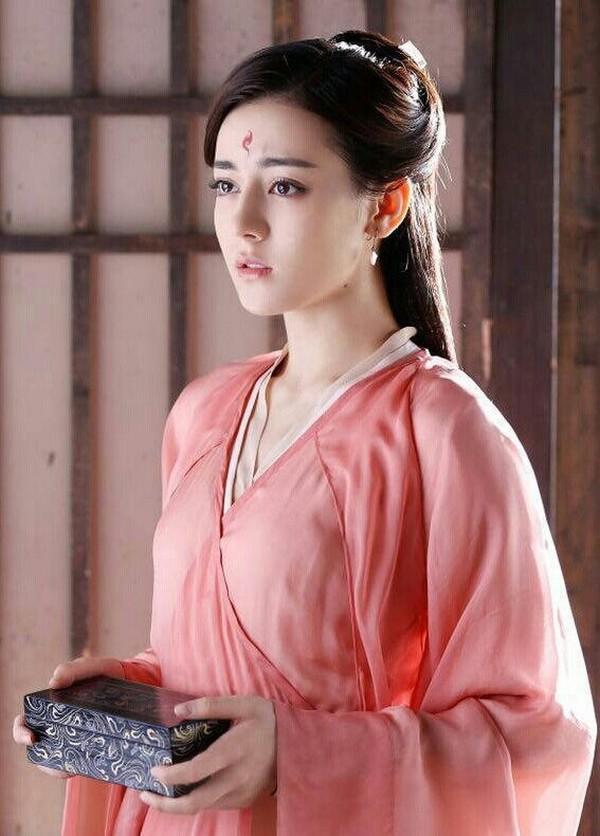 Địch Lệ Nhiệt Ba: Nhan sắc hàng đầu không cứu nổi sự nghiệp vì tài năng có hạn-4