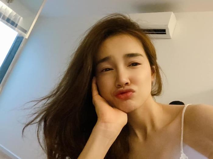 Nhã Phương khoe nhan sắc gợi cảm dù mất ngủ: Fan trầm trồ Đúng là trông mòn mắt-3