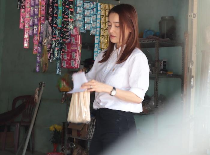 Nhã Phương khoe nhan sắc gợi cảm dù mất ngủ: Fan trầm trồ Đúng là trông mòn mắt-4