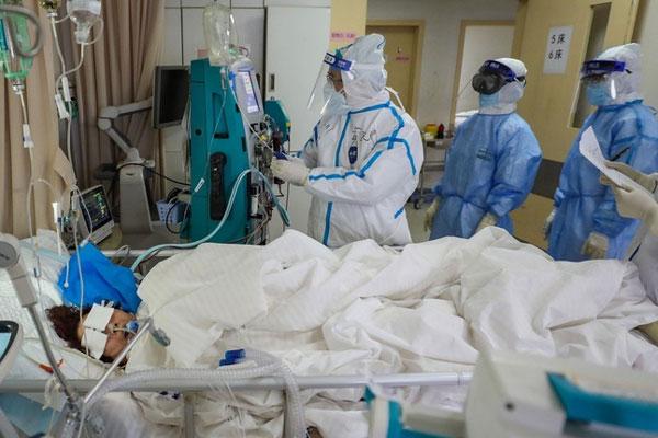 Bác gái bệnh nhân 17 diễn biến nặng, 3 lần ngừng tuần hoàn-1