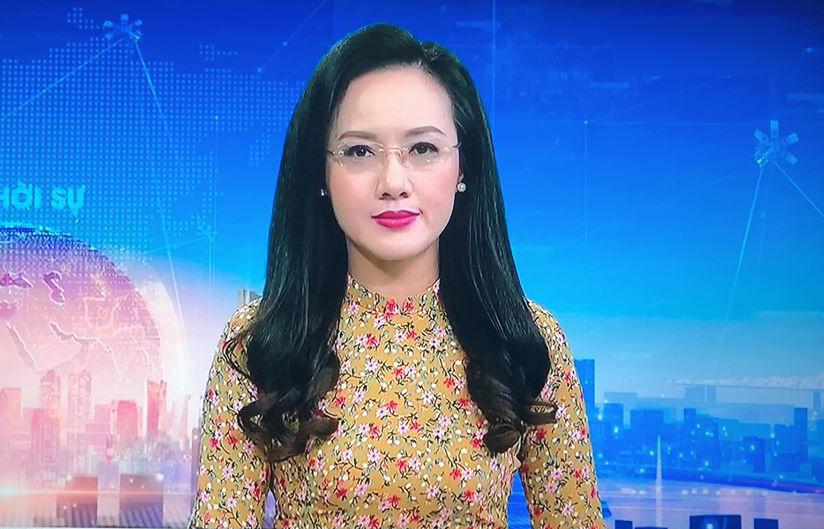 MC nổi tiếng VTV hé lộ ảnh hậu trường hiếm hoi trước giờ lên sóng mùa dịch Covid-19-2