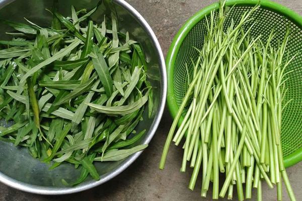 Tuyệt chiêu xào rau muống giòn, xanh ngút ngát chỉ qua 1 bước khó ngờ của gái đảm-6