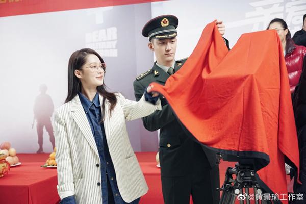 Tạo hình Hậu duệ mặt trời bản Trung bị chê quê mùa-2