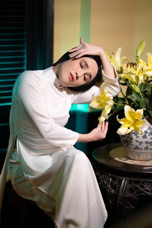 Huỳnh Lập bị cho là bôi nhọ Thiếu nữ bên hoa huệ khi nhái lại bức họa để tấu hài cười cợt-3