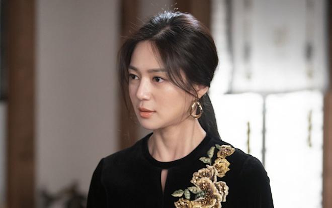 Lee Elijah: The Last Empress (Hoàng hậu cuối cùng) là một trong những bộ phim nổi bật nhất đầu năm 2019 với mốc rating trung bình khoảng 11%. Dù còn nhiều thiếu sót ở đoạn kết, nhưng tác phẩm vẫn được đánh giá cao ở phần diễn xuất của dàn diễn viên. Nữ diễn viên Lee Elijah đã ám ảnh người xem thông qua vai thư kí Min Yoo Ra độc ác, xảo trá và bất hiếu. Vì vai phản diện nói trên, cô phải hứng chịu không ít lời công kích từ phía cư dân mạng.