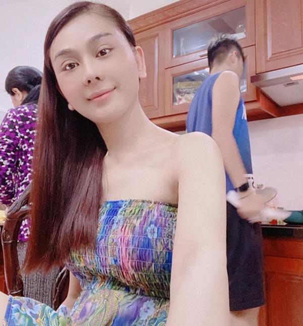 Lâm Khánh Chi khoe được chồng và mẹ vào bếp nấu những món ăn ngon để cô tẩm bổ.