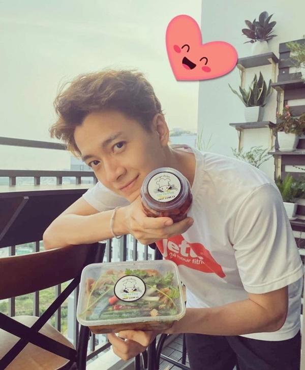 Ngô Kiến Huy chia sẻ sau dịch anh có thêm nghề "master chef", chuyên đi thử món ăn.
