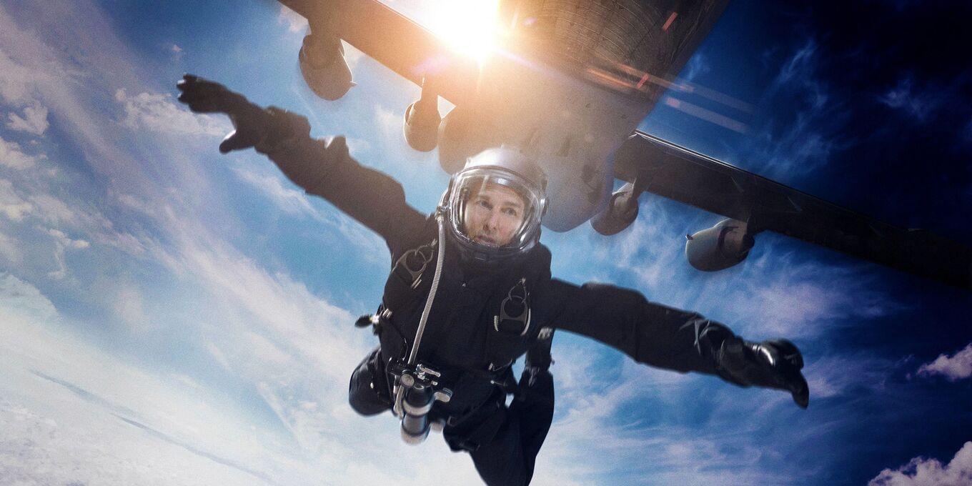 Tom Cruise - Mission: Impossible - Fallout.

Tom Cruise nổi tiếng với những pha hành động mà không cần trợ giúp của diễn viên đóng thế. Trong bộ phim này, tài tử đã trình diễn một cú nhảy HALO ngoạn mục từ độ cao 7.000 m. Cruise là diễn viên đầu tiên thực hiện cảnh nguy hiểm như vậy và chỉ có một quốc gia duy nhất cho phép anh làm điều đó là Các tiểu vương quốc Ả Rập thống nhất.