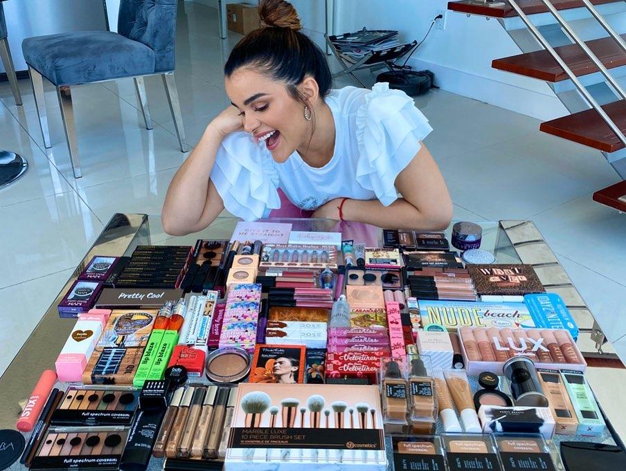 Bản tin Hoa hậu Hoàn vũ 9/4: Nhan sắc Phạm Hương chặt ngọt Kỳ Duyên 6 năm trước-10