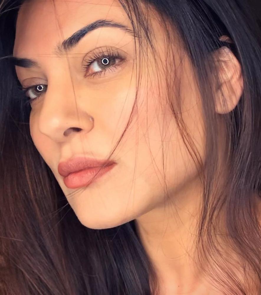 Bản tin Hoa hậu Hoàn vũ 9/4: Nhan sắc Phạm Hương chặt ngọt Kỳ Duyên 6 năm trước-3